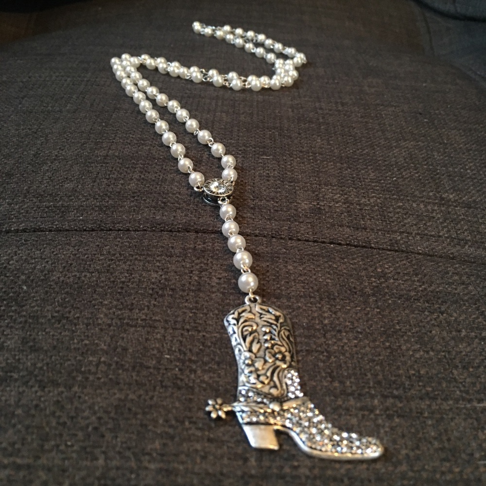 Southern Belle Pearl Necklace